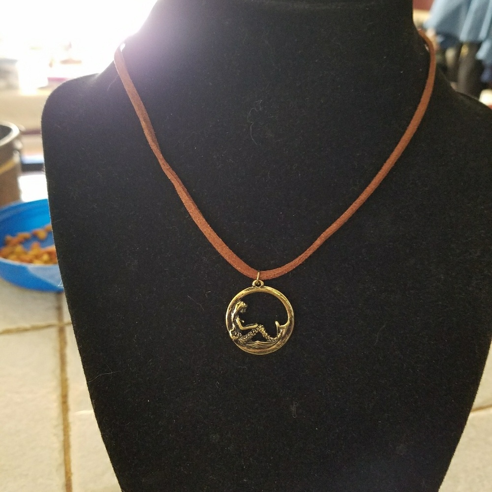 Mermaid choker